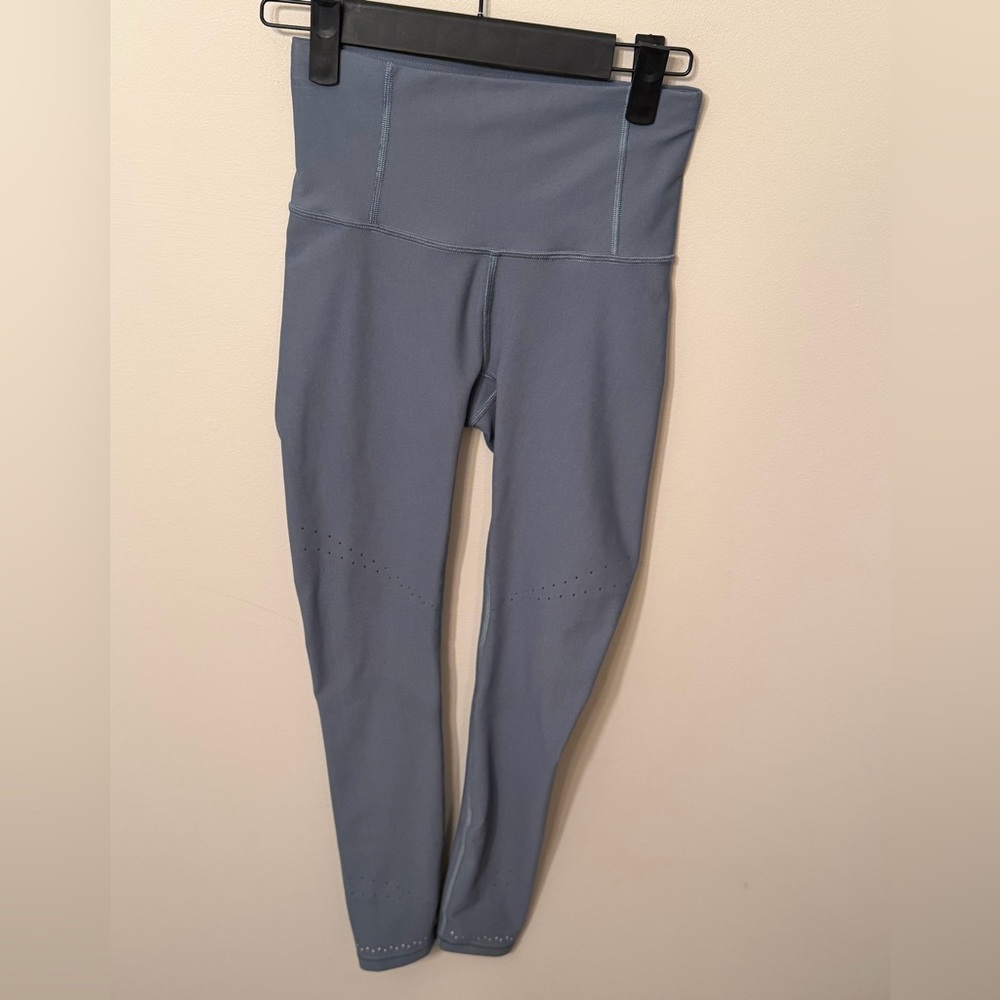 💗 Lululemon Run In Focus Zone Compression Tights 28” Inseam Size 4 Blueish Gray